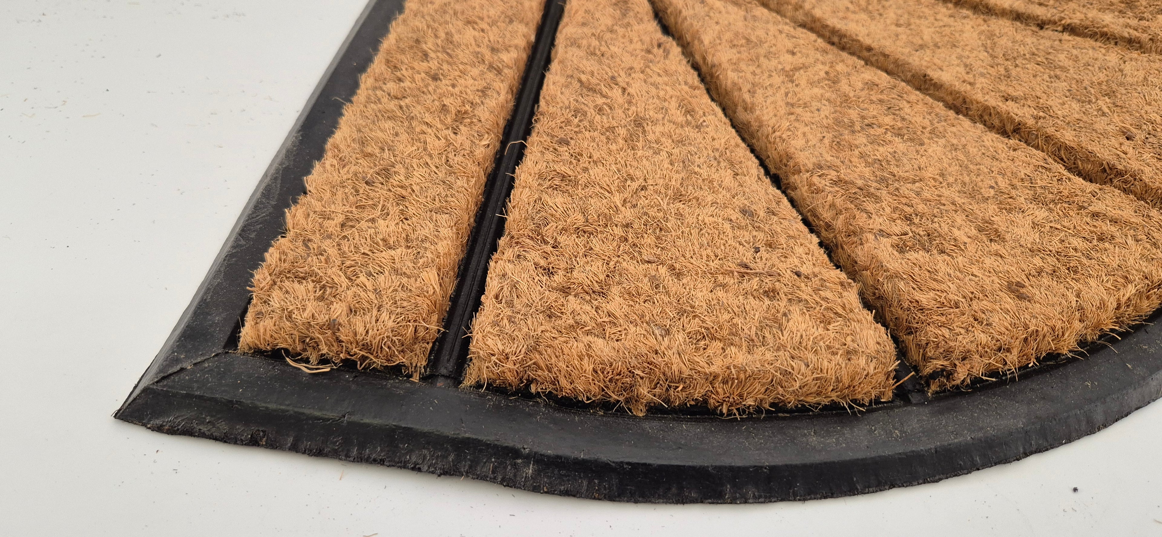 DIAMOND PATTERN - MOULDED BRUSH MAT NATURAL