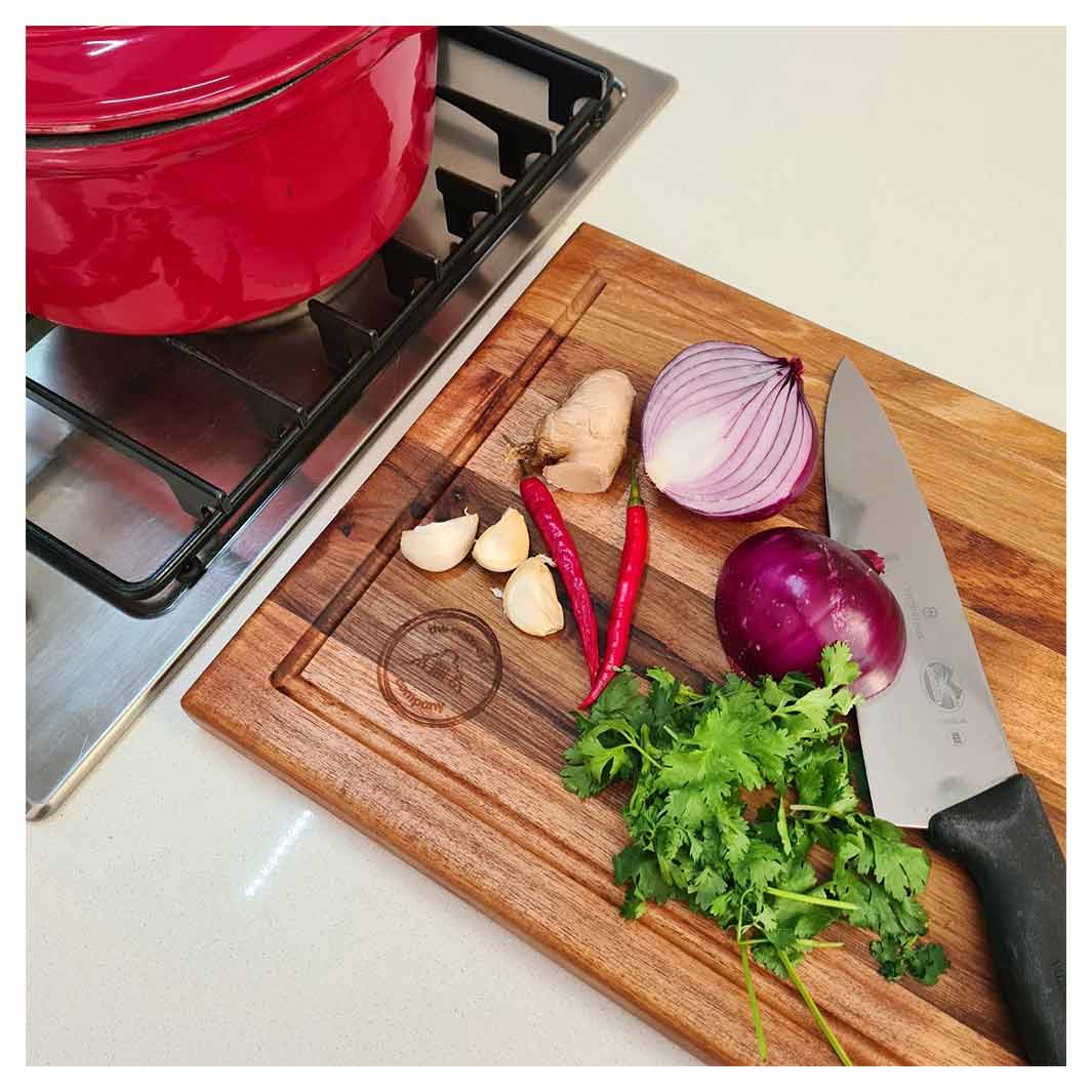 WOODEN CUTTING BOARD