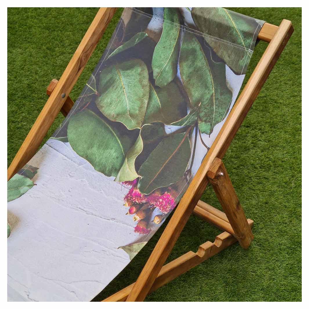 LEAVES GREEN BOTANICAL WITH PINK BLOSSOM DECK CHAIR