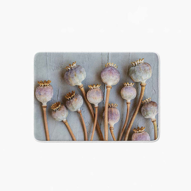 NATURAL PURPLE GIANT POPPY SEEDS ON GREY BATHMAT
