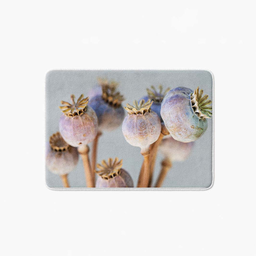NATURAL PURPLE GIANT POPPY SEED BUNCH ON GREY BATHMAT