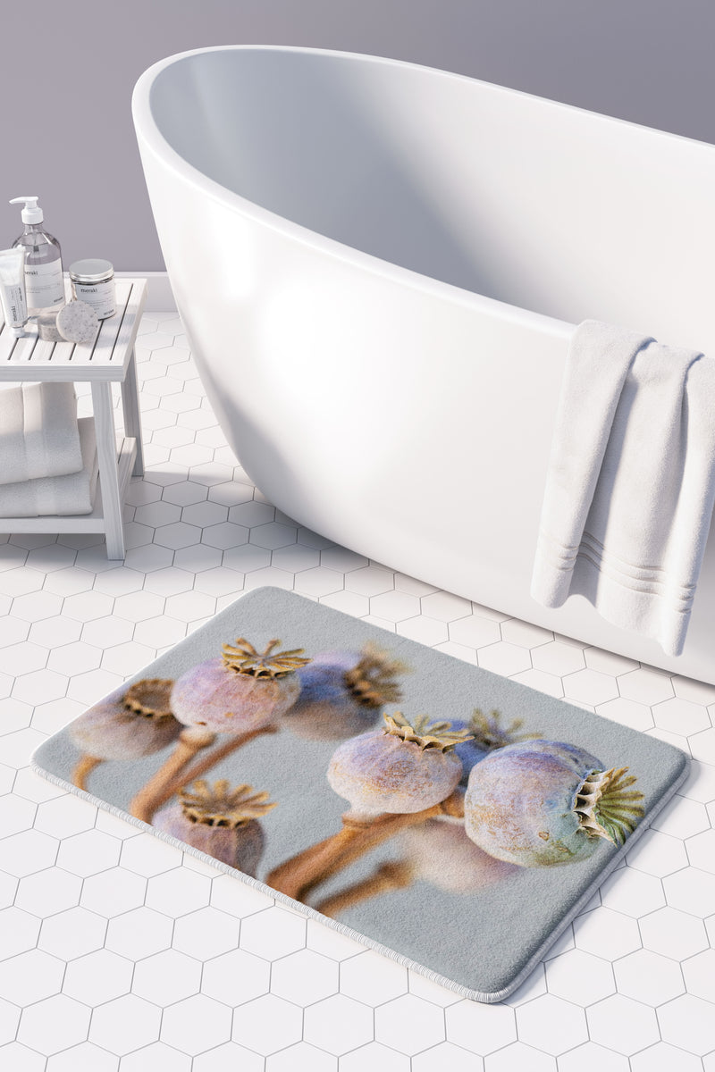 NATURAL PURPLE GIANT POPPY SEED BUNCH ON GREY BATHMAT