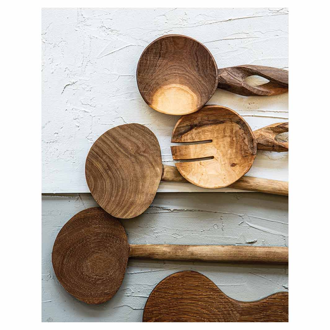 NATURAL BROWN WOODEN SPOONS ON GREY AND WHITE FLEECE BLANKET