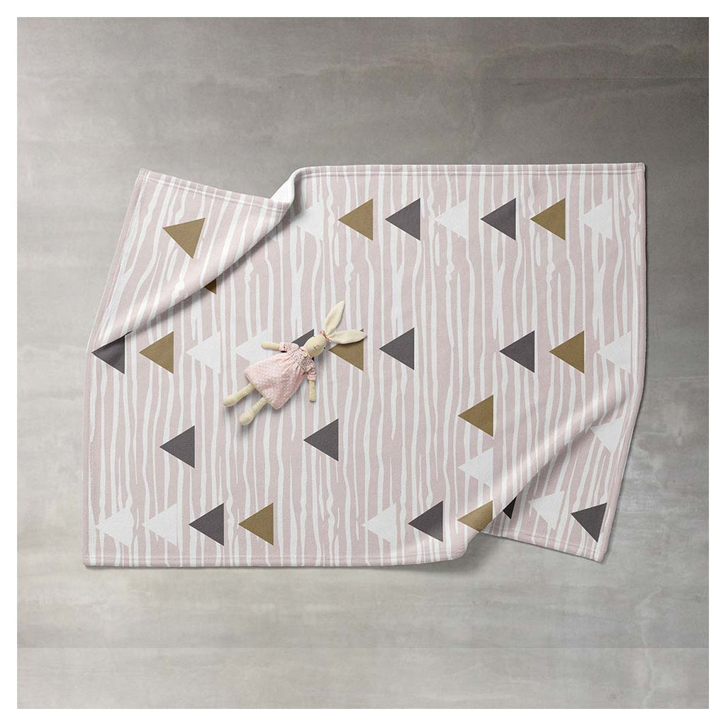 KIDS PINK TRIANGLE PATTERN FLEECE BLANKET