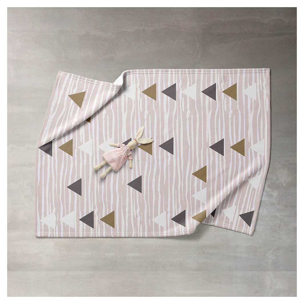 KIDS PINK TRIANGLE PATTERN FLEECE BLANKET