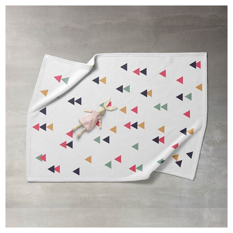 KIDS MULTI COLOUR TRIANGLE PATTERN FLEECE BLANKET