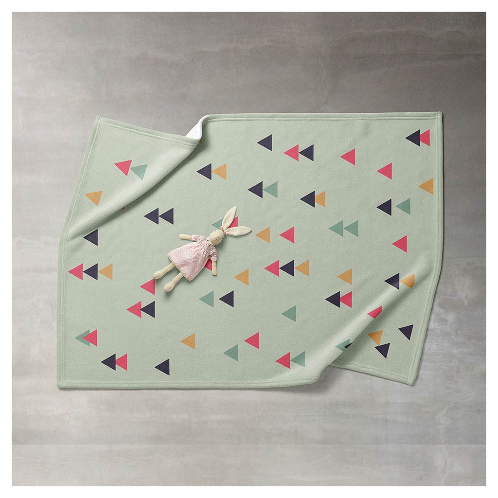 KIDS MULTI COLOUR TRIANGLE PATTERN FLEECE BLANKET