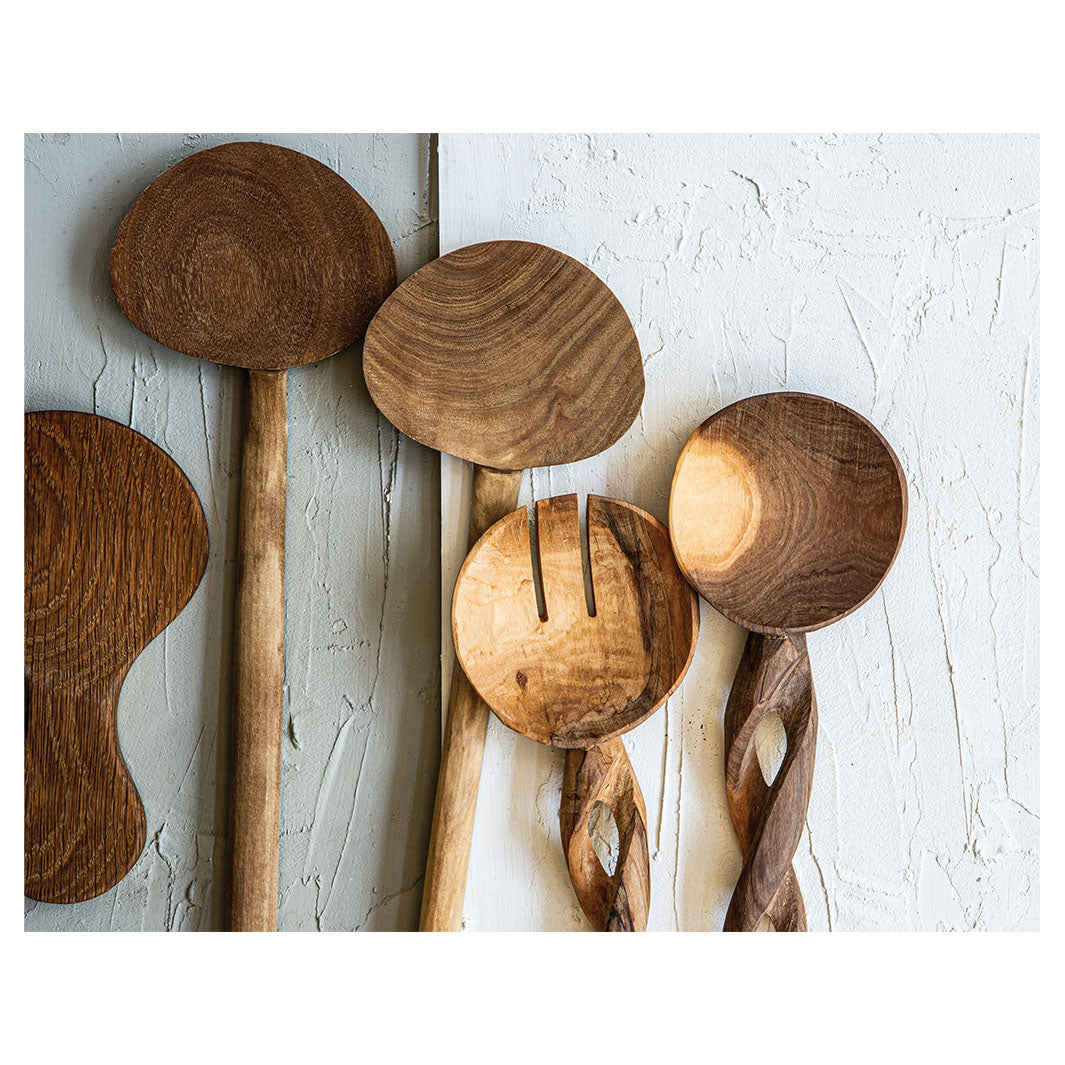 NATURAL BROWN WOODEN SPOONS ON GREY AND WHITE PLACEMAT