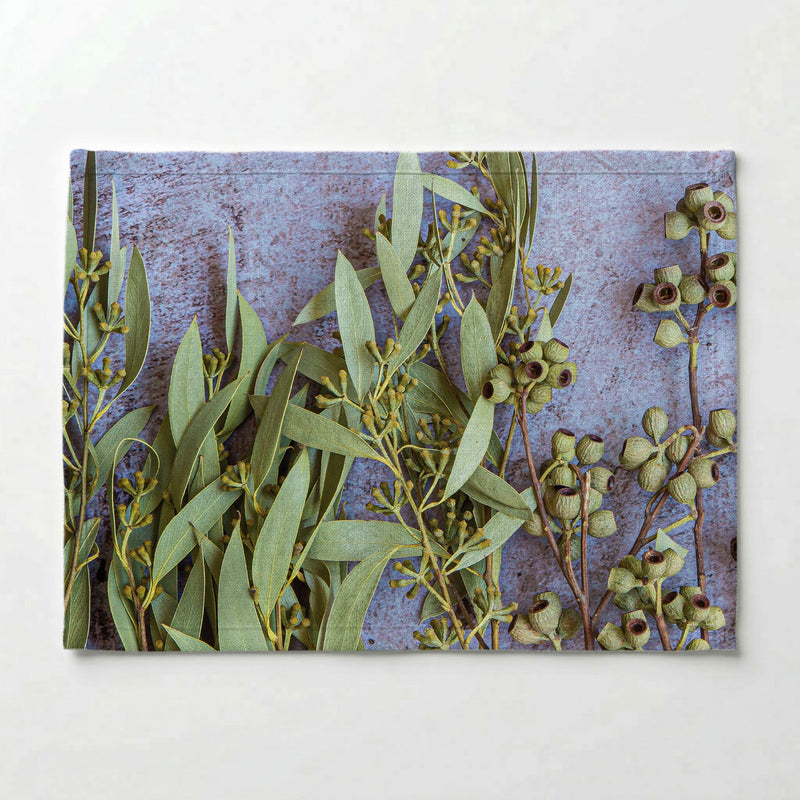 LEAVES BROWN NATURAL AMBERNUTS WITH GREEN FOLIAGE PLACEMAT