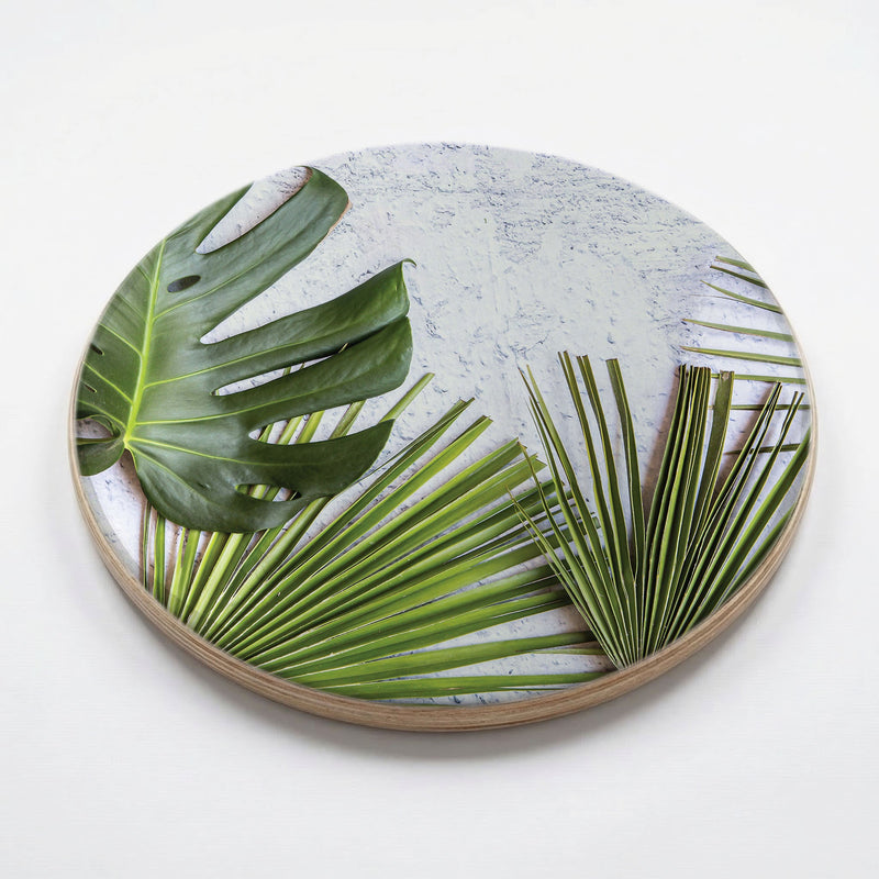 LEAVES GREEN PALM LEAVES ON WHITE CHEESEBOARD