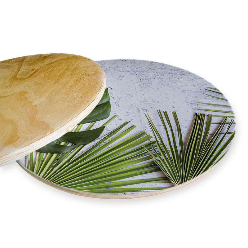 LEAVES GREEN PALM LEAVES ON WHITE CHEESEBOARD