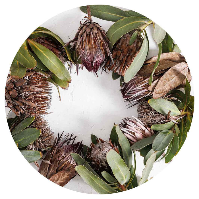 DRIED PROTEA ARRANGEMENT SERVING BOARD