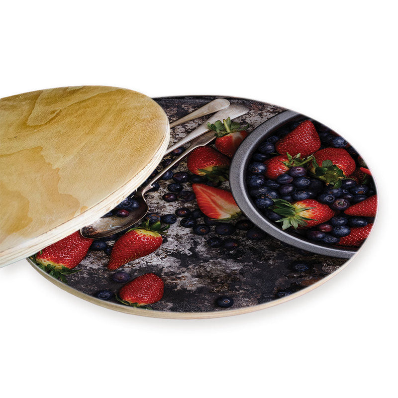 STRAWBERRIES AND BLUEBERRIES ON RUSTIC TRAY CHEESEBOARD