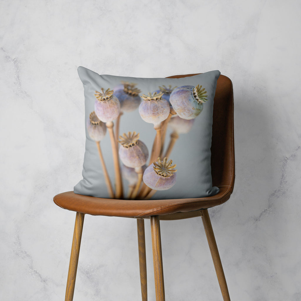NATURAL PURPLE GIANT POPPY SEED BUNCH ON GREY SCATTER CUSHION