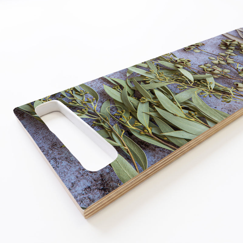 BROWN NATURAL AMBERNUTS WITH GREEN FOLIAGE DOUBLE HANDLE SERVING BOARD