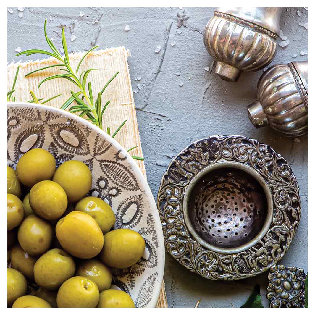 NATURAL SILVER SALT SHAKERS WITH GREEN OLIVES SQUARE COASTER