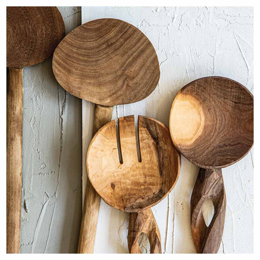 NATURAL BROWN WOODEN SPOONS ON GREY AND WHITE MAKE-UP BAG