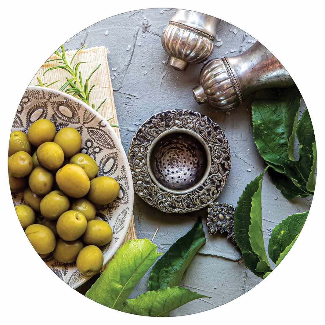 NATURAL SILVER SALT SHAKERS WITH GREEN OLIVES POT STAND