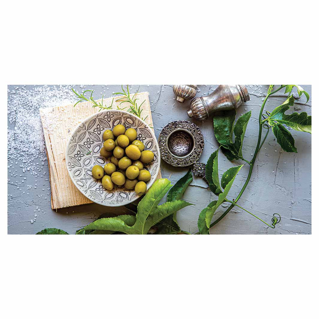 NATURAL SILVER SALT SHAKERS WITH GREEN OLIVES TABLECLOTH