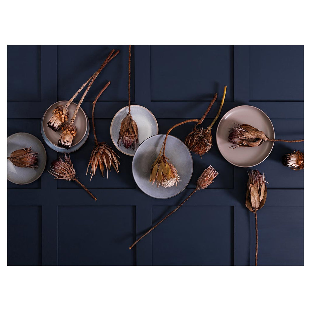 GOLDEN PROTEA AND PLATES TABLECLOTH