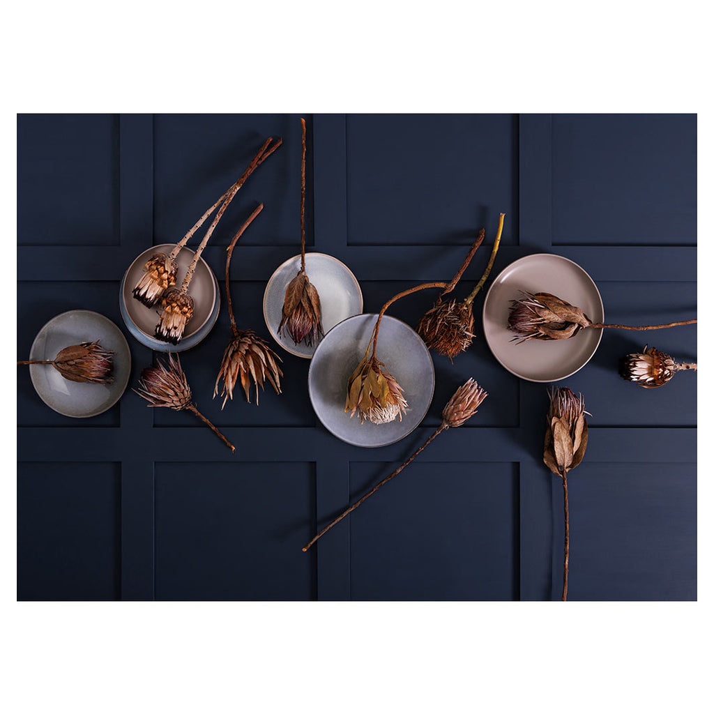 GOLDEN PROTEA AND PLATES TABLECLOTH